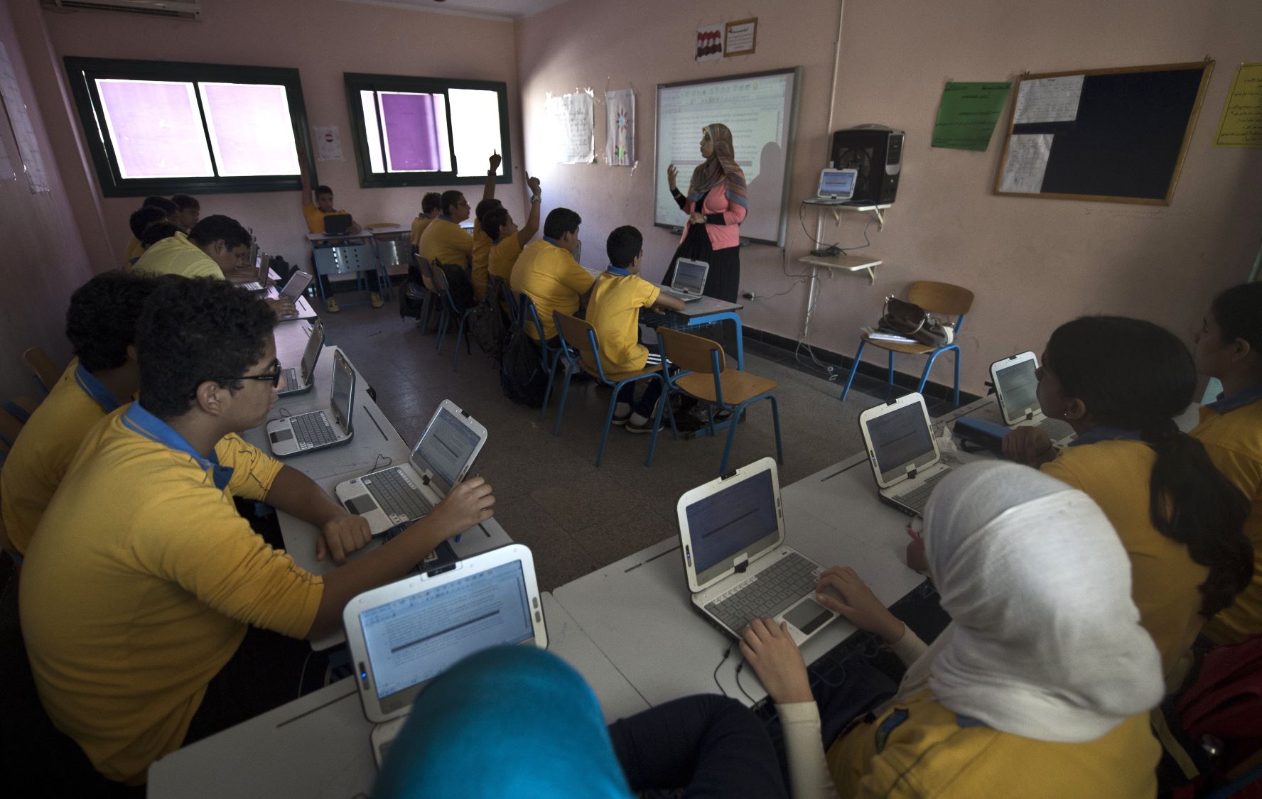 Egyptian students attend a secondary school class at a private school in Cairo on October 23, 2013. (File photo/AFP)