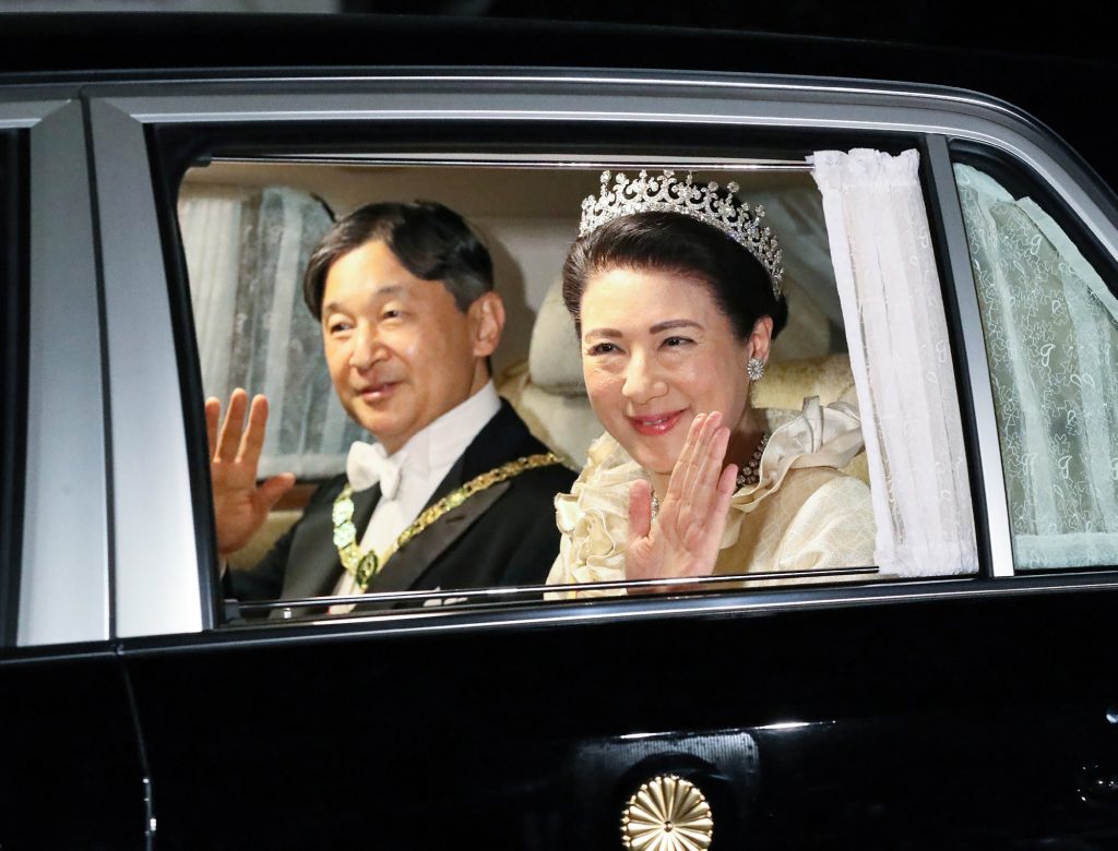 Emperor Naruhito (L) and Empress Masako (R) depart Akasaka Palace for the court banquet at the Imperial Palace in Tokyo on October 22, 2019. (AFP)