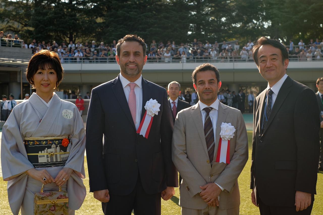  Equestrian Club General Manager Adel Al-Mazroua awards the Saudi cup to Al-Ishibashi Shuo, jockey of the winning horse Sirus. (Photo/Supplied)