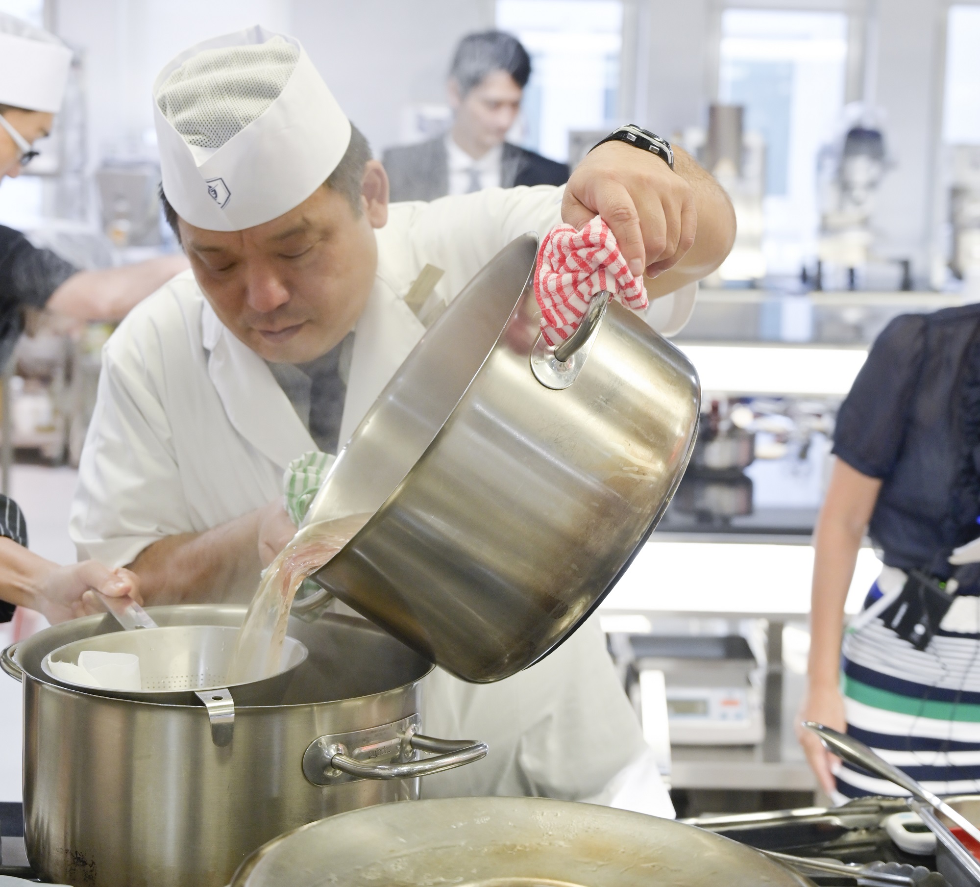 Chef Tamura preparing soba noodles during the masterclass. – Picture courtesy ICCA