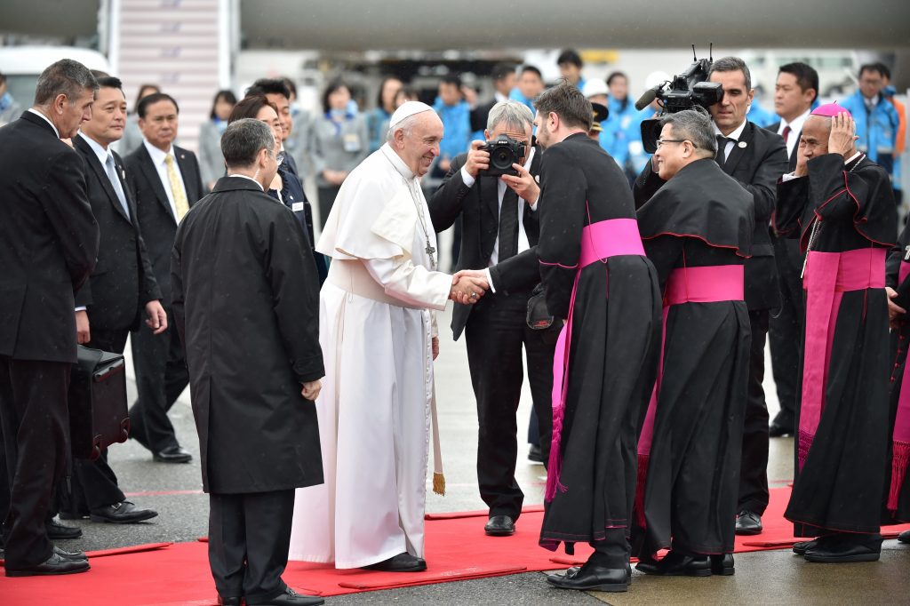Pope Francis bids farewell to Japanese priests at Tokyo airport on November 26, 2019. (AFP)