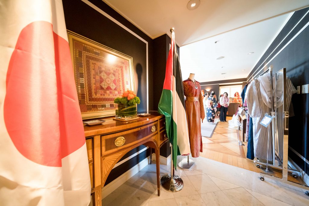 The entrance to the exhibition had flags of Japan and Palestine. 