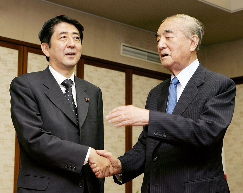 Shinzo Abe praised Nakasone (right) for having 