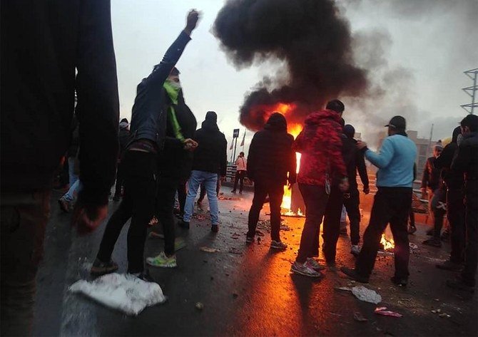 Iranian protesters gather around a fire during a demonstration against an increase in gasoline prices in the capital Tehran, on November 16, 2019. (File/AFP)