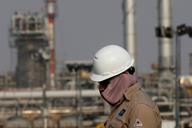 A worker is seen at Saudi Aramco's oil facility in Abqaiq, Saudi Arabia, on October 12, 2019. (REUTERS/Maxim Shemetov/File Photo)