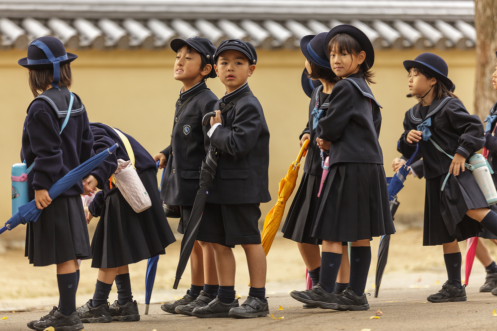 To help dropouts return to school or start working, the guidelines call on schools to provide them with information on regional youth support centers and Hello Work public job placement offices. (AFP)