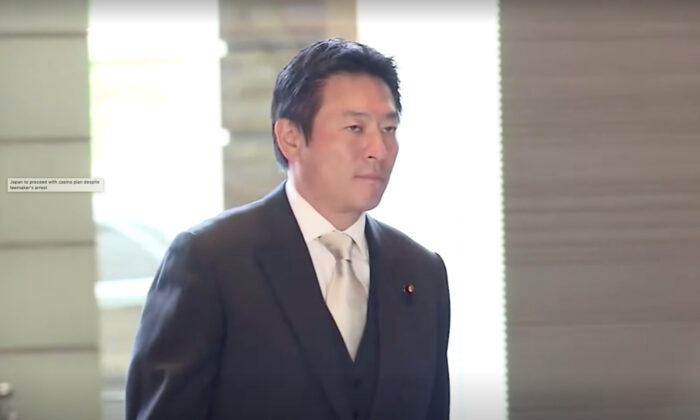 When the Lower House was dissolved for a snap election on Sept. 28, 2017, 500.com gave 3 million yen in cash to Akimoto as a financial contribution to his election campaign. Akimoto has denied the allegations. (YouTube)