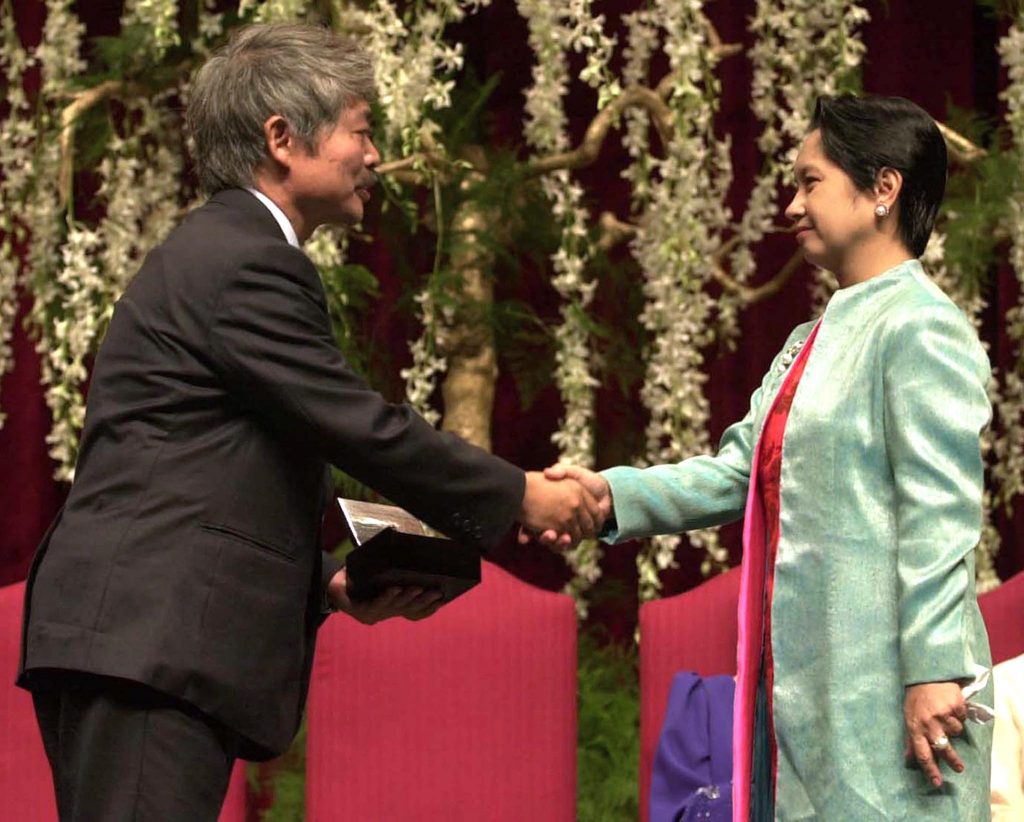 This file photo taken on August 31, 2003 shows then-Philippine president Gloria Arroyo (R) congratulating Tetsu Nakamura (L) at the 2003 Ramon Magsaysay Awards ceremony in Manila. (AFP)