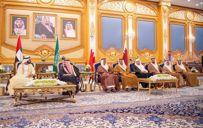 King Salman welcomes the Dubai Ruler Sheikh Mohammed bin Rashid Al-Maktoum and his official entourage. (SPA)