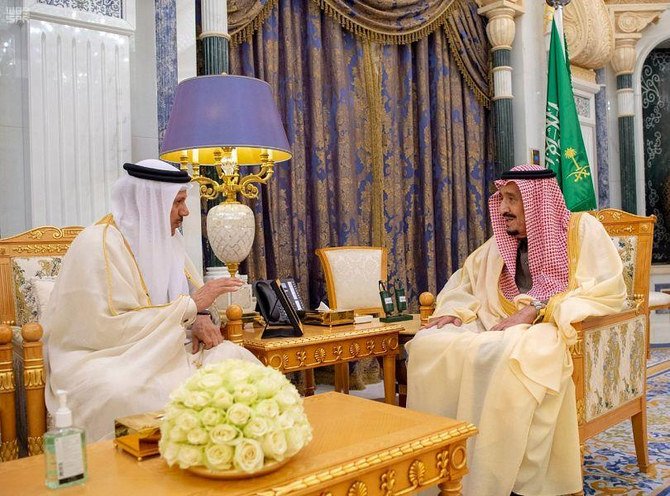 King Salman meets with GCC Secretary-General Abdullatif Al-Zayani in Riyadh. (SPA)