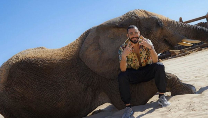 Karim Benzema poses with an elephant in Dubai. (Dubai Media Office)