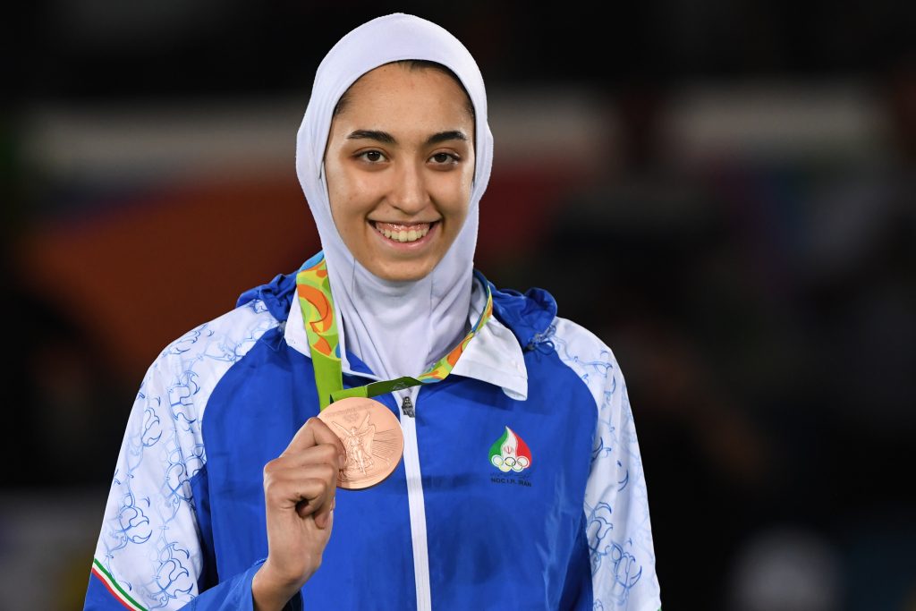 Kimia Alizadeh poses with her bronze medal on the podium after the women’s taekwondo as part of the 2016 Olympic Games,Aug. 18, 2016. (AFP)