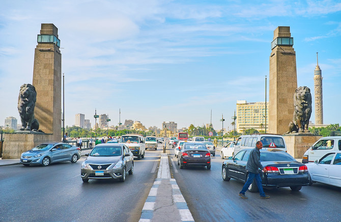 The fast traffic on Tahrir road, leading to the Qasr El-Nil bridge, guarding with lions’ sculprtures, on Dec. 24 in Cairo. (Shutterstock)