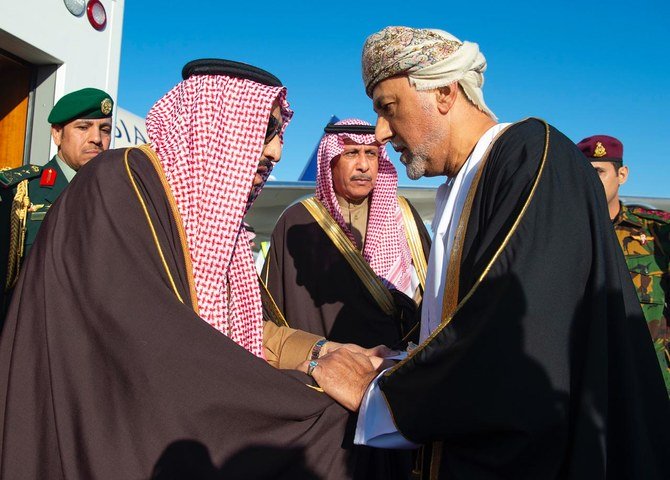 King Salman is welcomed by top Omani officials during his arrival in Muscat. (SPA)