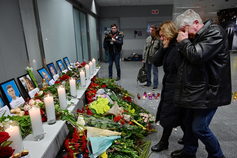 Relatives of the victims of the Ukraine International Airlines Boeing 737-800 crash in the Iranian capital Tehran, react by a memorial at the Boryspil airport outside Kiev on January 8, 2020. (AFP/file)