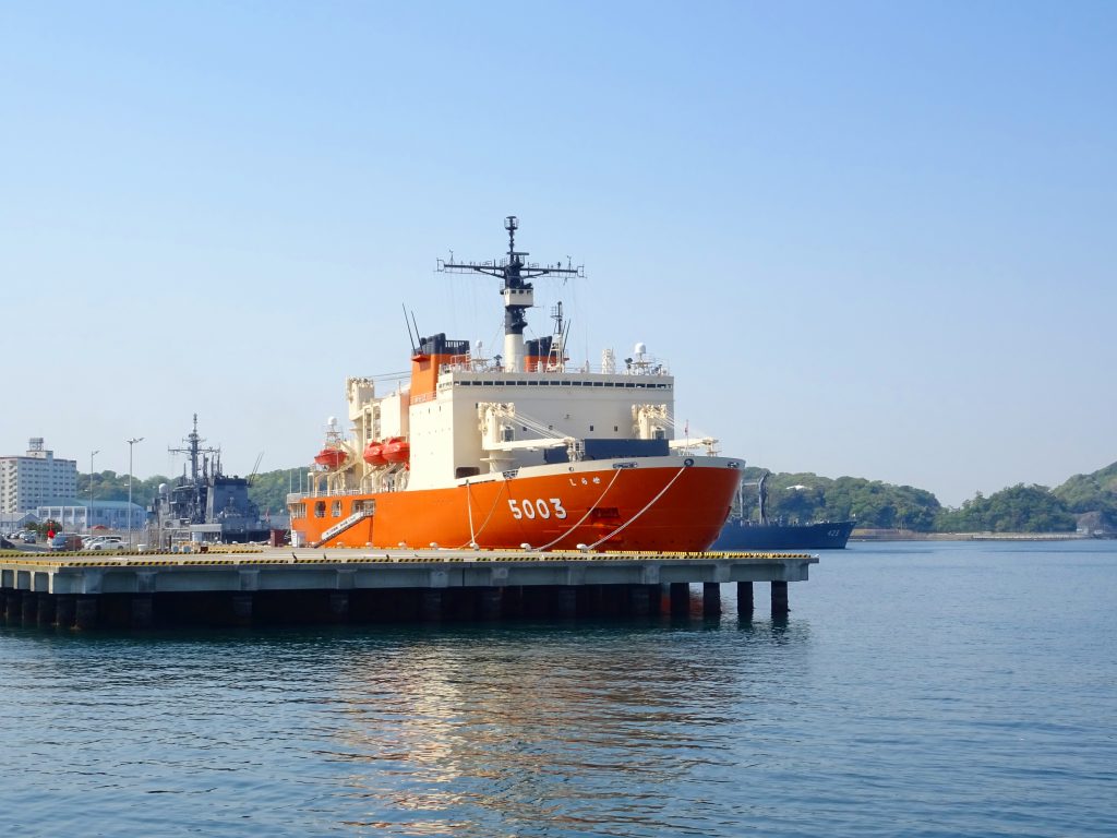 Japanese Icebreaker Shirase in Showa Station, Japan's Antarctic research facility. (Shutterstock)