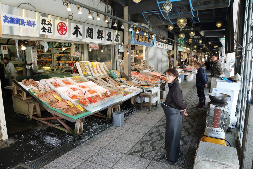 The Nijo fish market is one of major sightseeing spots in the Hokkaido capital, which attracts over 300,000 tourists from China a year. (Shutterstock)