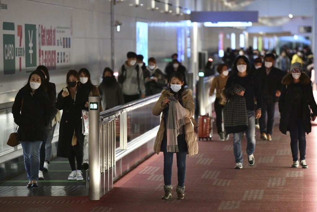 Passengers at Tokyo's Haneda International Airport passenger terminal from plane sent to Wuhan, China, Jan. 28, 2020. (AFP) 
