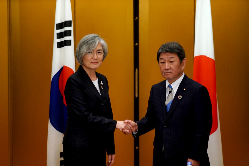 Japan’s Foreign Minister Toshimitsu Motegi (R) shakes hands with South Korea's Foreign Minister Kang Kyung-wha in Nagoya, Nov. 23, 2019. (AFP)