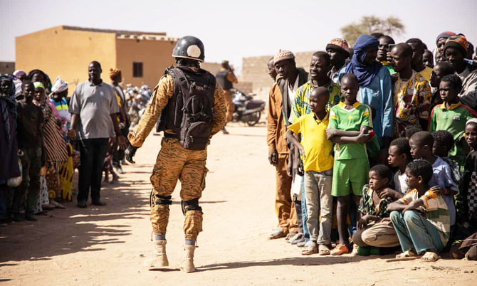 A soldier guards refugees who had fled from attacks in northern Burkina Faso. (Getty Images/AFP file photo)
