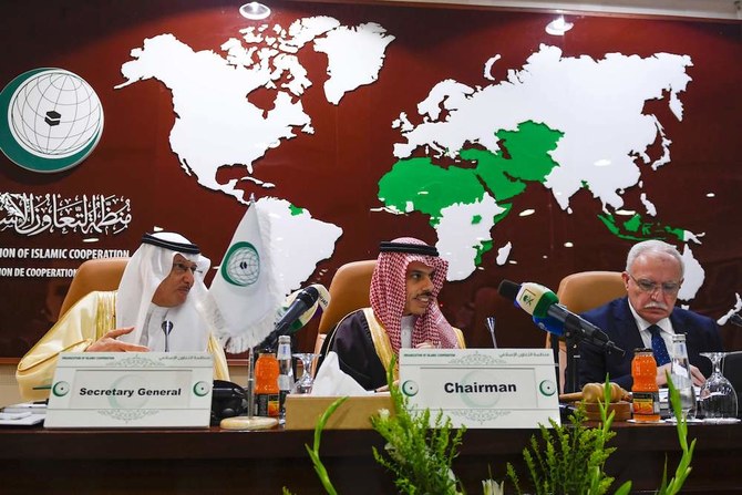 Palestinian Foreign Minister Riyad Al-Maliki (right) delivers a speech during an emergency ministerial meeting of the Organization of Islamic Cooperation (OIC) in Jeddah on Feb. 3, 2020, to address US President Donald Trump’s Middle East plan. (AFP)