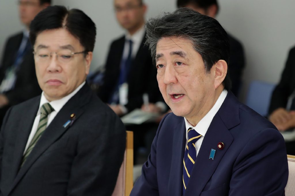 Japan's Prime Minister Shinzo Abe (R) and Health Minister Katsunobu Kato (L) attend a meeting at the new coronavirus at the prime minister's office in Tokyo, Feb. 26, 2020. (AFP)