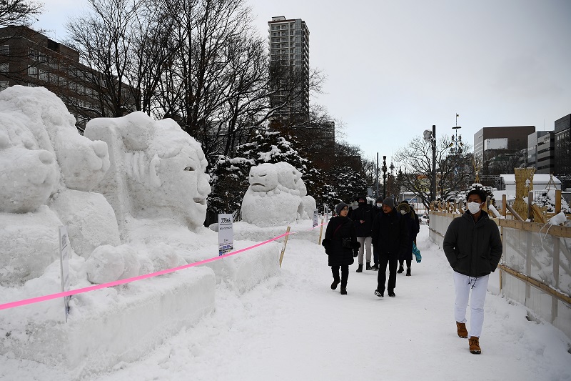 The drop was mainly due to a steep fall in the number of group tourists from China, where pneumonia blamed on the virus is spreading rapidly. (AFP/file)