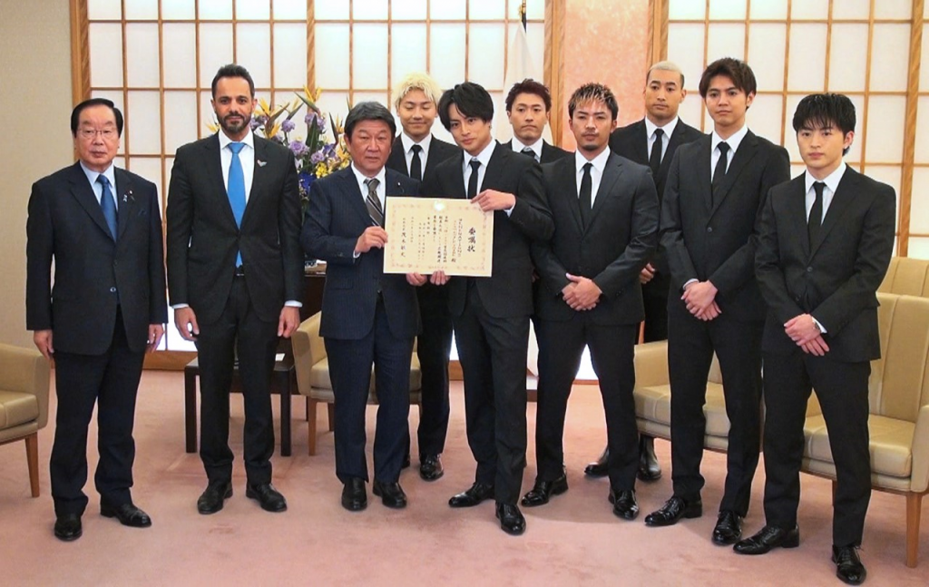 Japanese Foreign Minister Toshimitsu Motegi with members of the Japanese band GENERATIONS. (Supplied photo)