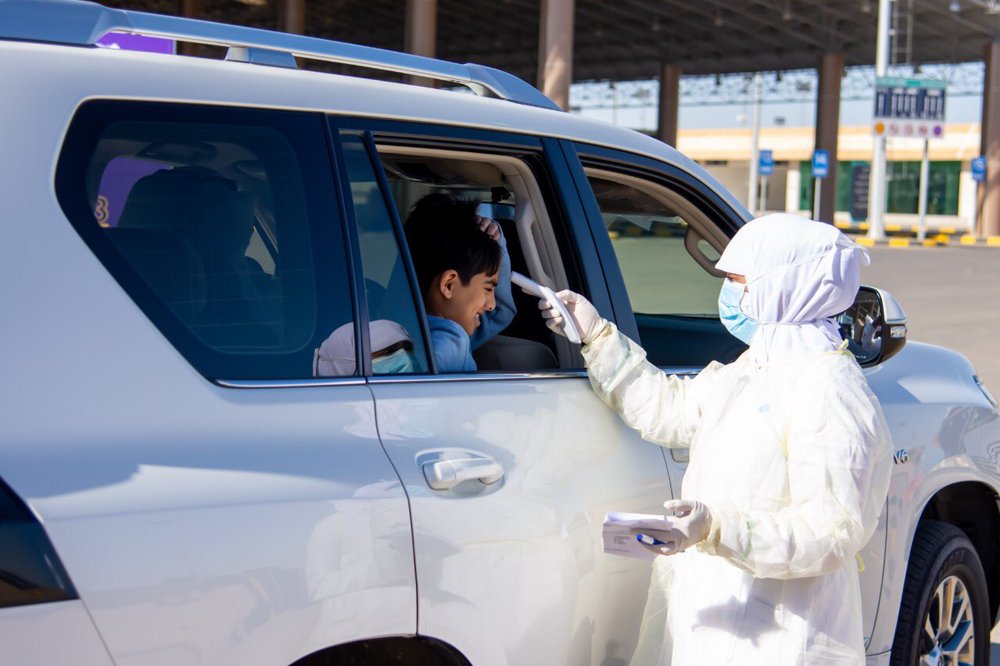 Saudi medical staff carry out tests on people entering the Kingdom via a land border. (Saudi Health Ministry)