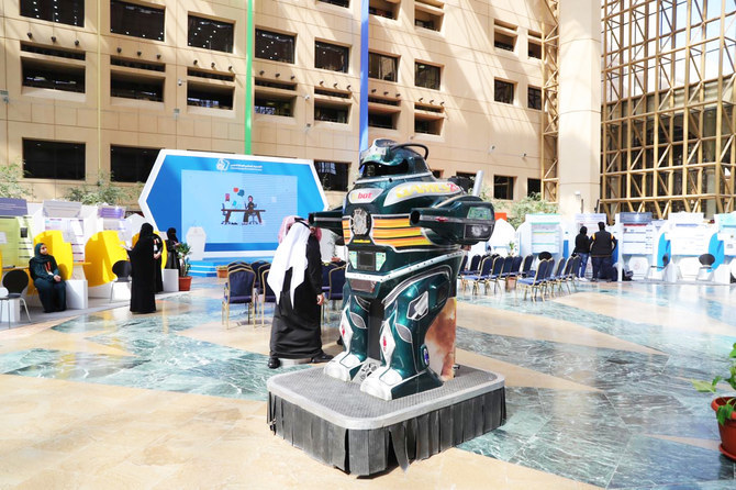 Saudi students chosen to compete at the ISEF 2020 gathering in California undergo rigid training in Riyadh. (SPA)