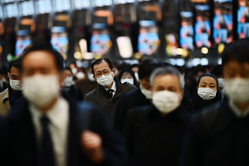 Mask-clad commuters at the Shinagawa train station, Tokyo, Feb. 28, 2020. (AFP)