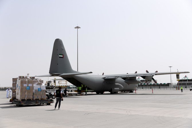 UAE Air Force deployed an aircraft to carry 7.5 tonnes of cargo from Dubai to Iran. (WAM)