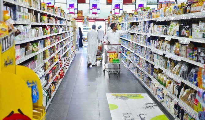 Danube is training staff in various regions throughout the Kingdom in picking and packing foods and other products, given the current fears sparked by the pandemic. (SPA)