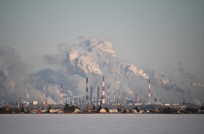 A view shows the Gazprom Neft's oil refinery in Omsk, Russia. (REUTERS/Alexey Malgavko/File Photo)
