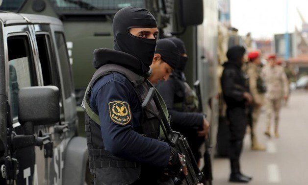 Security forces stand guard in Alexandria, Egypt on January 25, 2016 . (Reuters/File)