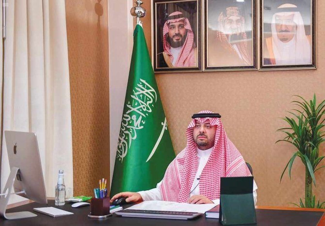 Northern Borders Region Gov. Prince Faisal bin Khalid bin Sultan witnesses the signing of an agreement to identify needy families in the region. (SPA)