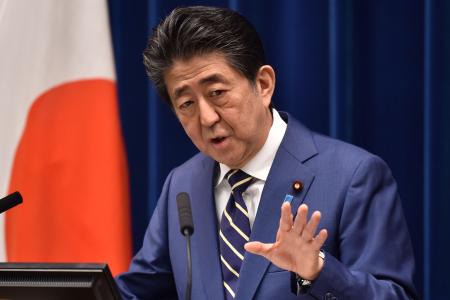 Japanese Prime Minister Shinzo Abe (above) and ruling party policy chief Fumio Kishida agreed Friday on a plan to provide 300,000 yen to each household facing an income drop due to the impact from the coronavirus pandemic. (AFP)