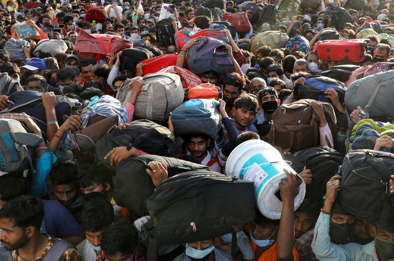 Migrant workers wait to board buses to return to their villages during a 21-day nationwide lockdown to limit the spread of COVID-19, in Ghaziabad, on the outskirts of New Delhi, India, March 28, 2020. (Reuters)