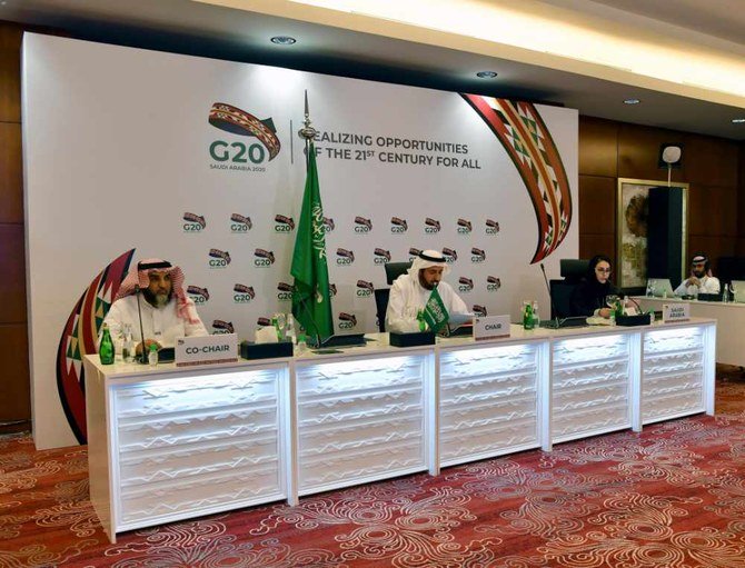 Saudi Health Minister Dr. Tawfiq Al-Rabiah (middle) chairing a virtual meeting of health ministers from the world's top 20 economies (G20) on Sunday. (SPA)