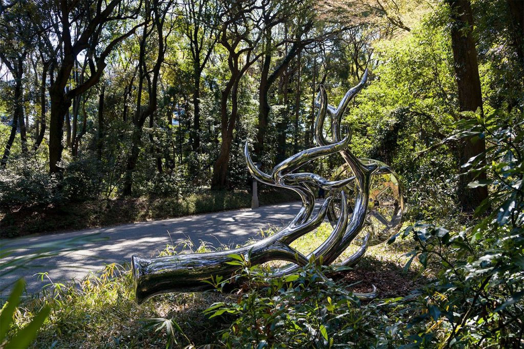 The 15-foot 'Wheel of Fortune' sculputure at Meiji Jingu Forest Festival of Art. (Tomokazu Matsuyama Studio)