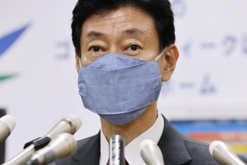 Economy Minister Yasutoshi Nishimura speaks at a press conference in Tokyo after meeting with a panel of experts on the new coronavirus, May. 1, 2020. (File photo/AP)