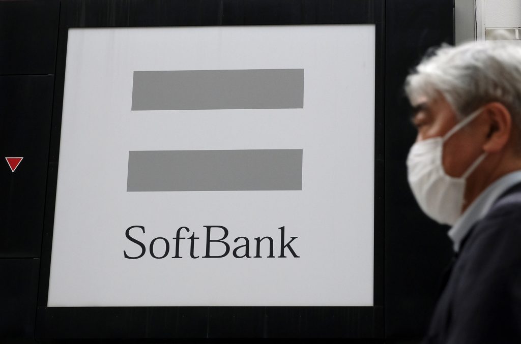 A man walks past the logo of Japan's SoftBank in Tokyo on May 18, 2020. Japanese conglomerate SoftBank Group on May 18 will release earnings reports for FY 2019 (AFP)