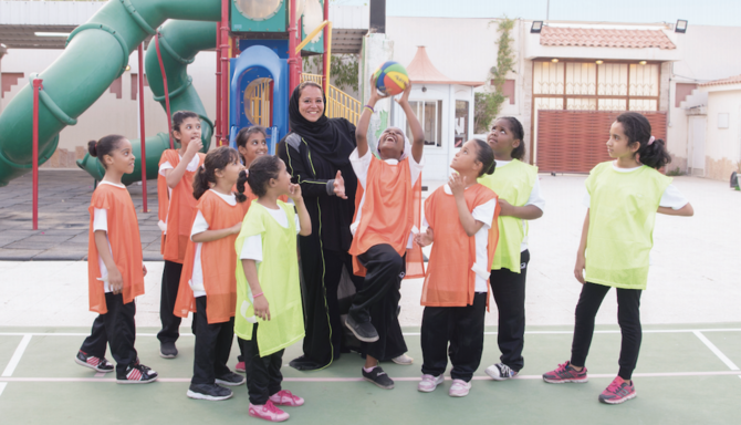 Aloula CEO Dania Al-Maeena is working with Saudi volunteer groups to support distance learning and develop community awareness campaigns such as 'Alnas Liba'ad.' (Supplied)