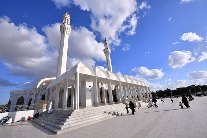 Visitors walk on the esplanade in front of the Hasan Anani mosque in the Saudi Arabian port city of Jeddah. (File/AFP)