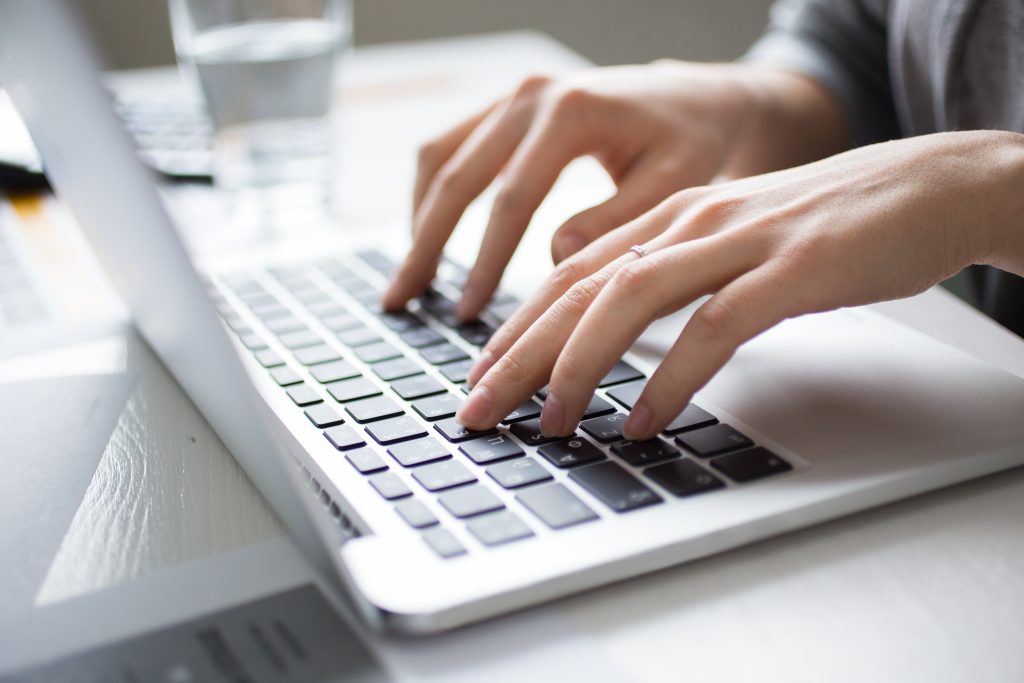 Some job-hunting students are having hard time adjusting to remote job-hunting activities. (Shutterstock)