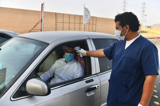 Najran University expands its coronavirus check-ups as part of precautionary measures to combat the virus. (SPA)