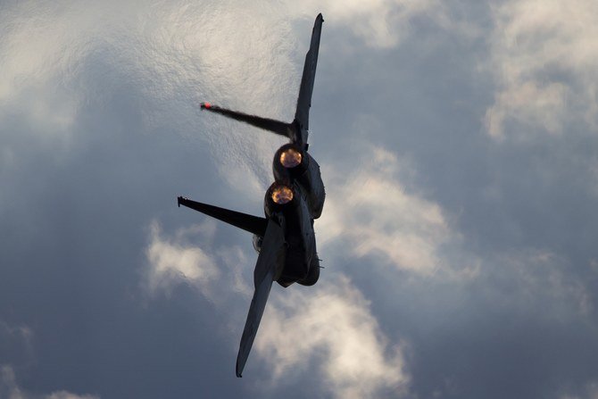 An Israeli Air Force F-15 plane in flight over the Hatzerim Airbase near the city of Beersheba, Israel, December 29, 2016. (AP Photo)