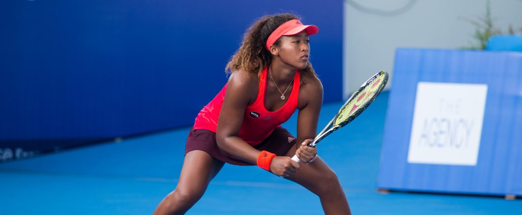 Naomi Osaka prepares to return a serve during EA Hua Hin Championship, Nov. 13, 2015. (Shutterstock)