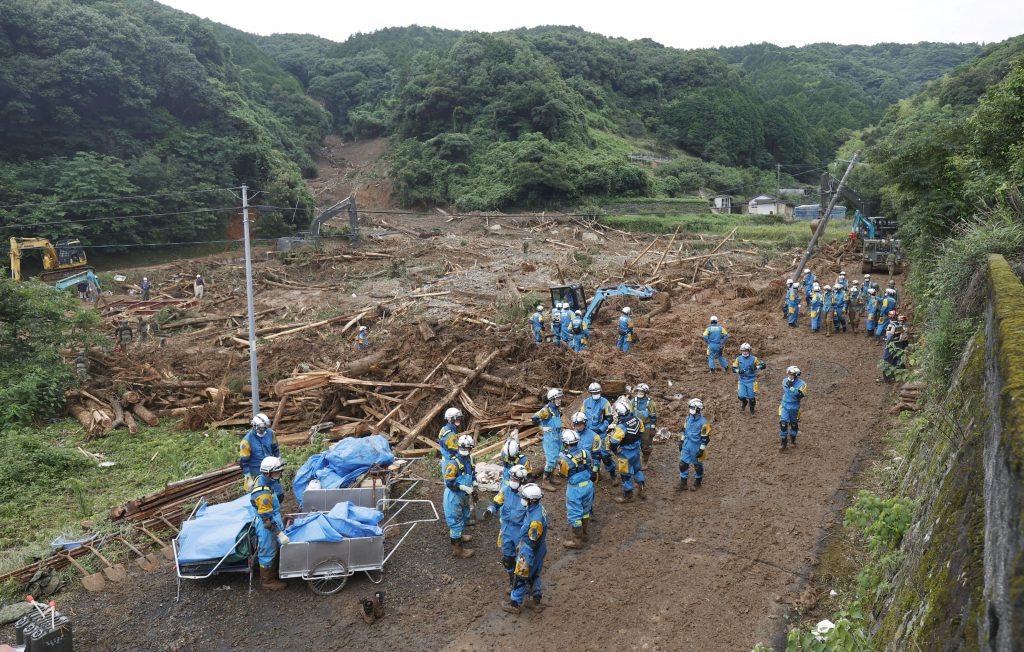 Police officers search for missing people at a landslide site caused by a heavy rain in Tsunagi town, Kumamoto prefecture, southern Japan, July. 5, 2020. (File photo/ Kyodo via Reuters)