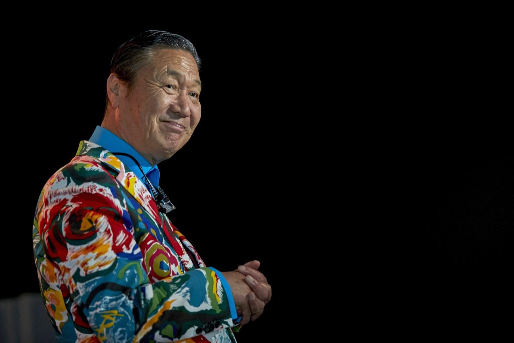 Japanese fashion designer Kansai Yamamoto poses during an interview on the occasion of his participation in the conference 'David Bowie is Fashion' in Barcelona, northeastern Spain, 13 July 2017. (File photo/EPA)